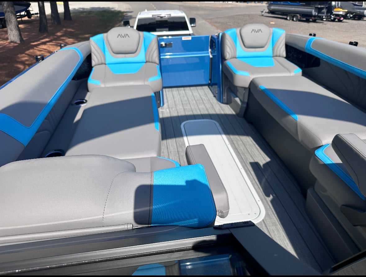 2025 Avalon Excalibur Twin Quad Lounger Windshield