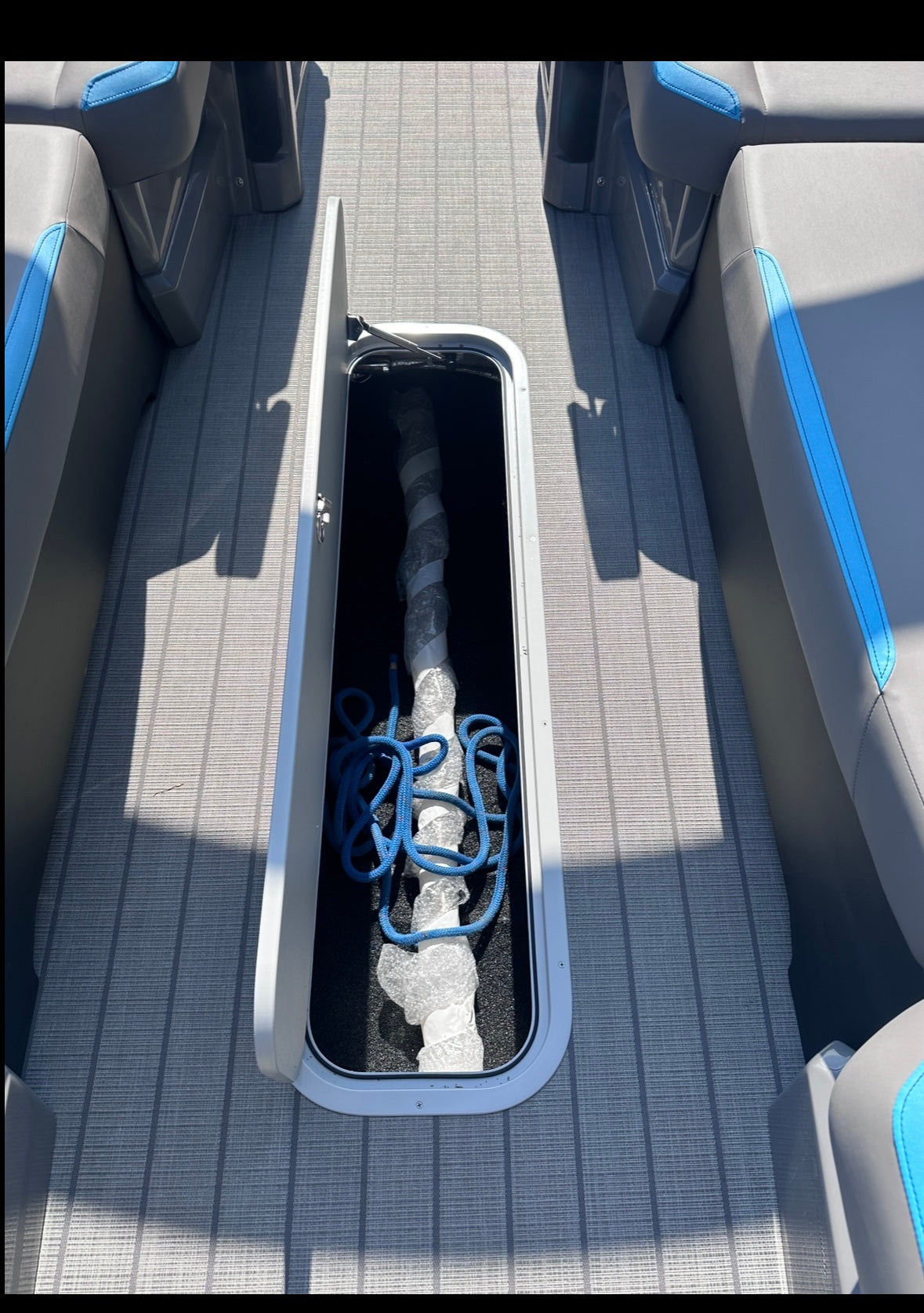 2025 Avalon Excalibur Twin Quad Lounger Windshield