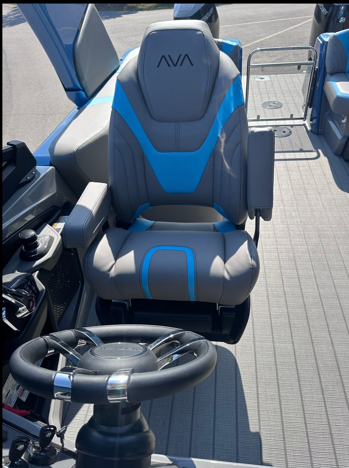 2025 Avalon Excalibur Twin Quad Lounger Windshield