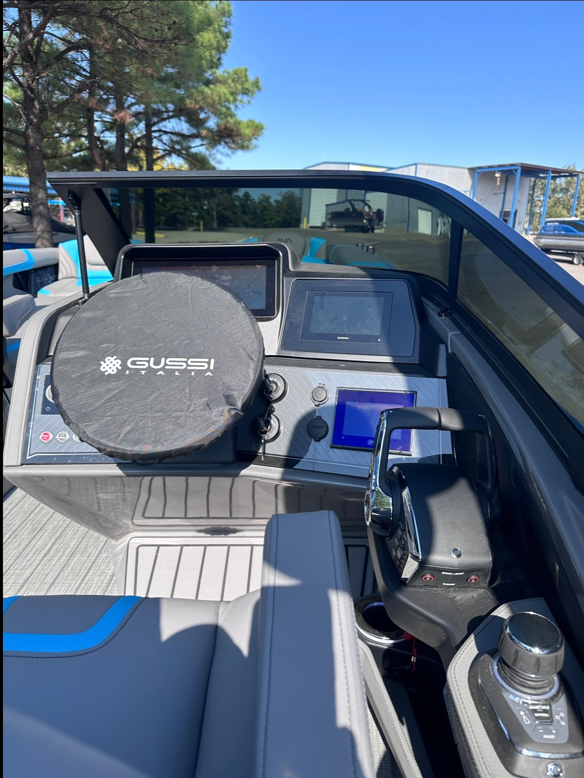 2025 Avalon Excalibur Twin Quad Lounger Windshield
