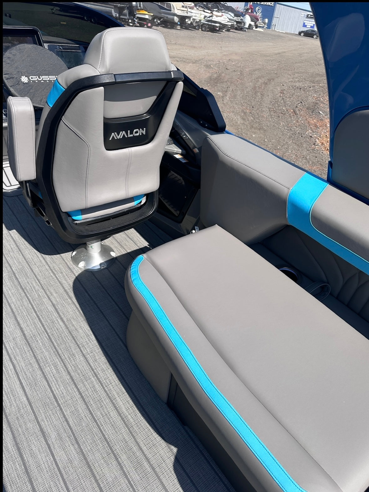 2025 Avalon Excalibur Twin Quad Lounger Windshield