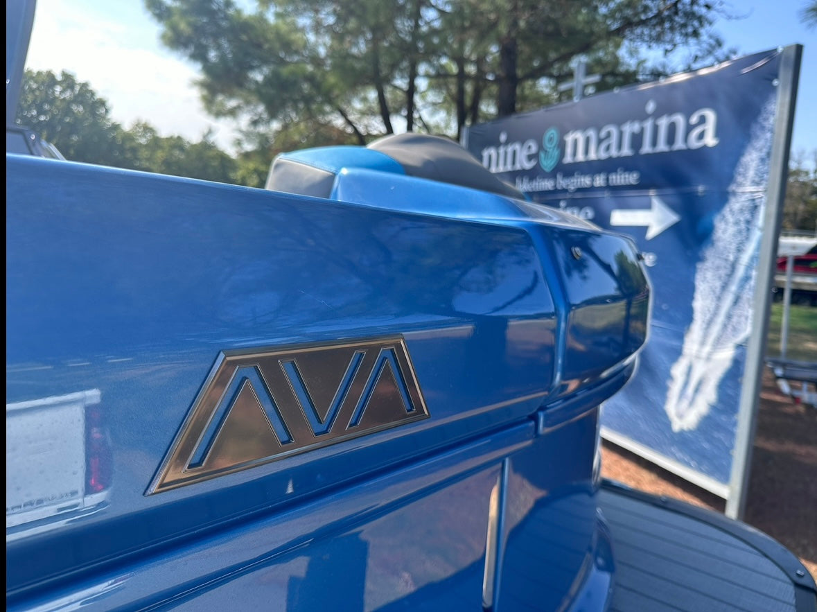2025 Avalon Excalibur Twin Quad Lounger Windshield