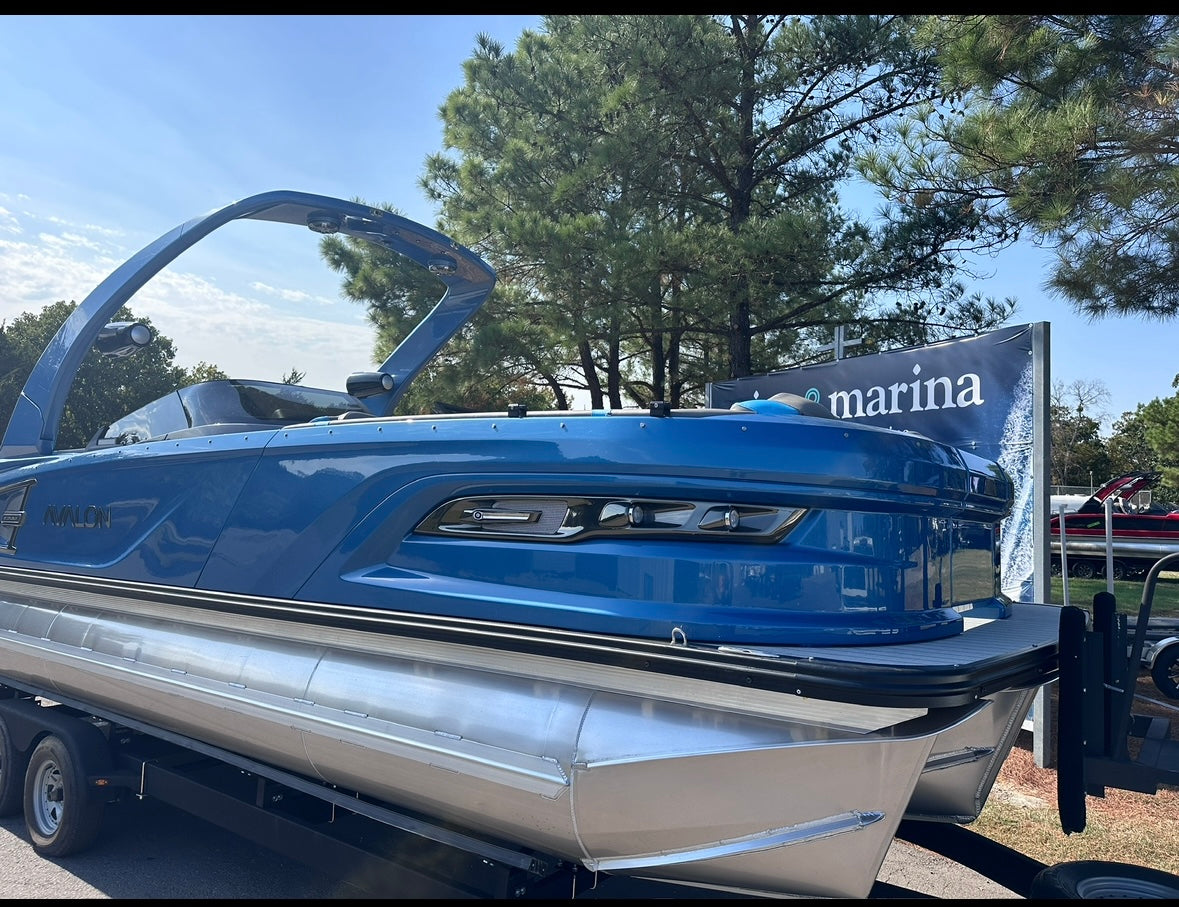 2025 Avalon Excalibur Twin Quad Lounger Windshield