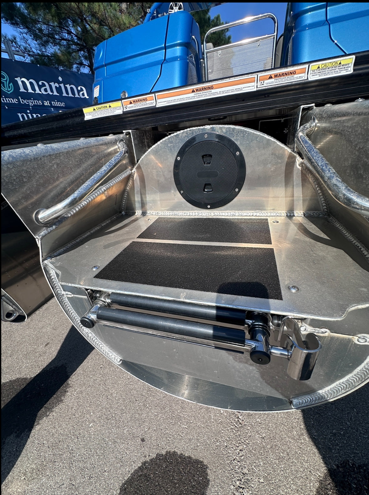2025 Avalon Excalibur Twin Quad Lounger Windshield