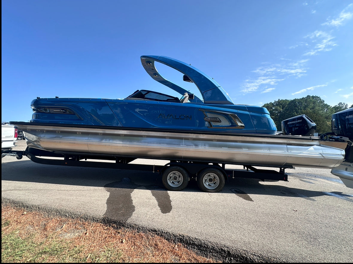 2025 Avalon Excalibur Twin Quad Lounger Windshield