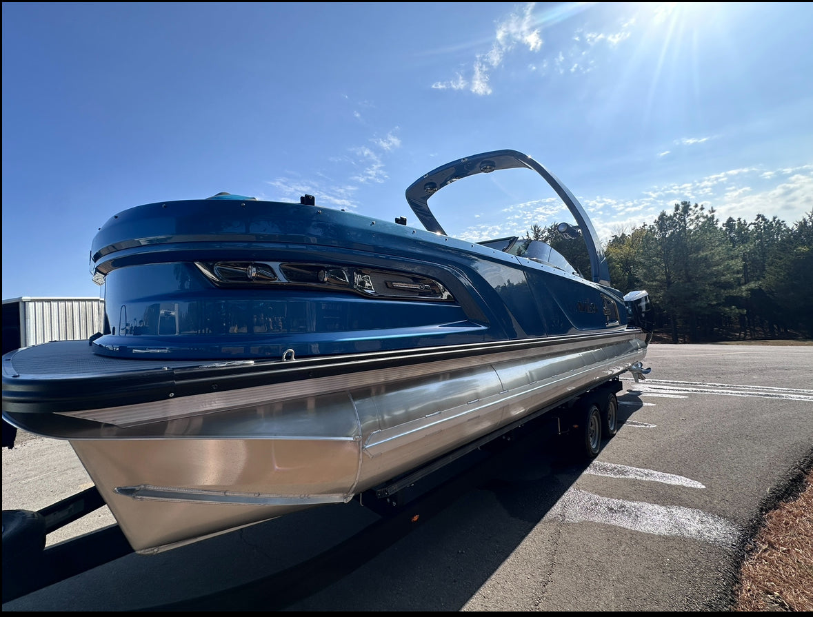 2025 Avalon Excalibur Twin Quad Lounger Windshield
