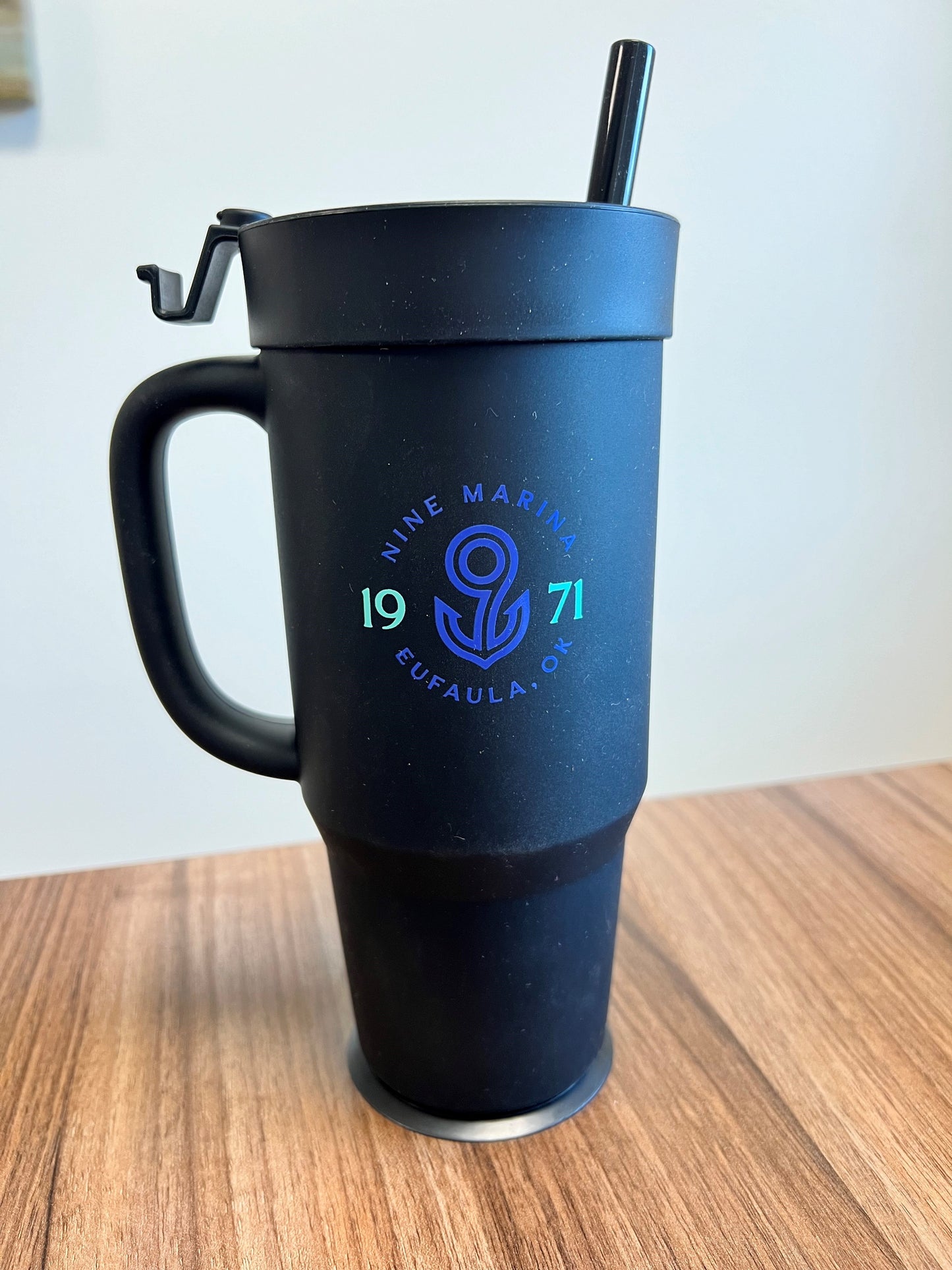 SILIPINT - 32oz TUMBLER BLACK W/ 2 TONE BADGE