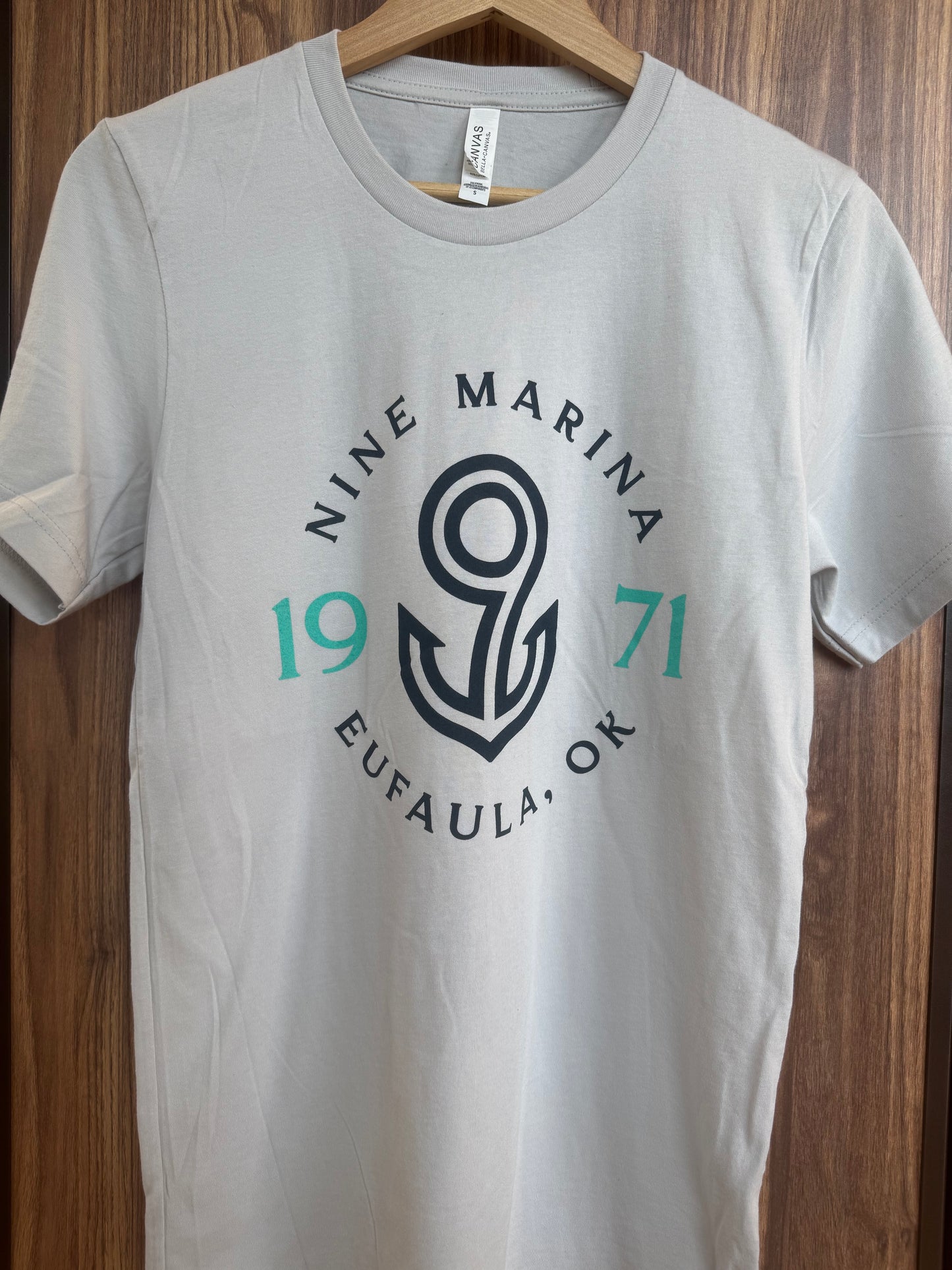 BRANDED TEE - GRAY W/ BADGE LOGO