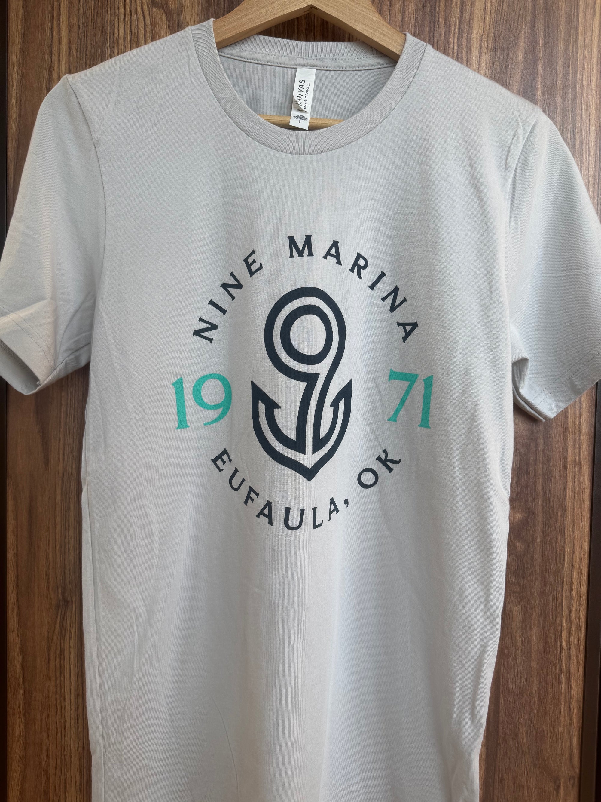 BRANDED TEE - GRAY W/ BADGE LOGO