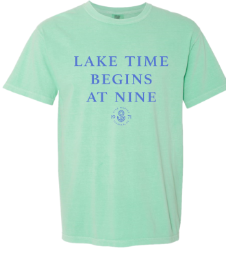 BRANDED - LAKE TIME W/ BADGE TEE GREEN/SALMON