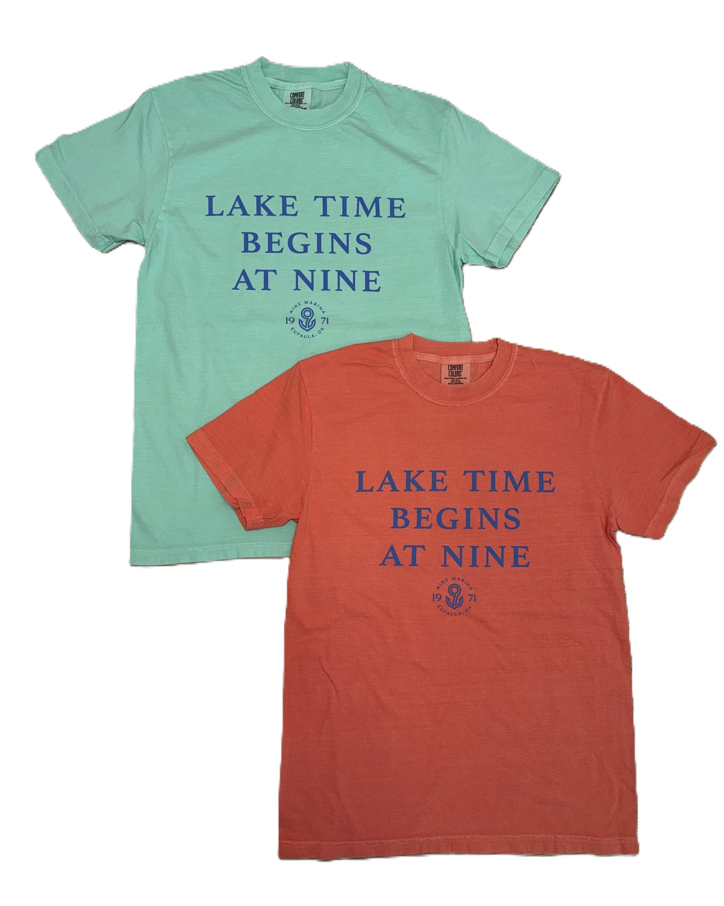 BRANDED - LAKE TIME W/ BADGE TEE GREEN/SALMON