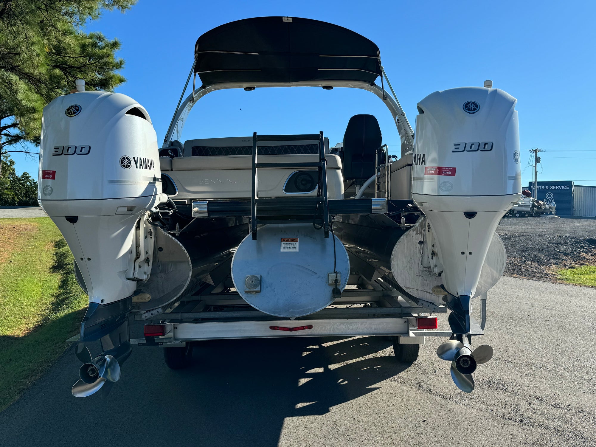 2021 Bennington Q25 Twin Yamaha  300s