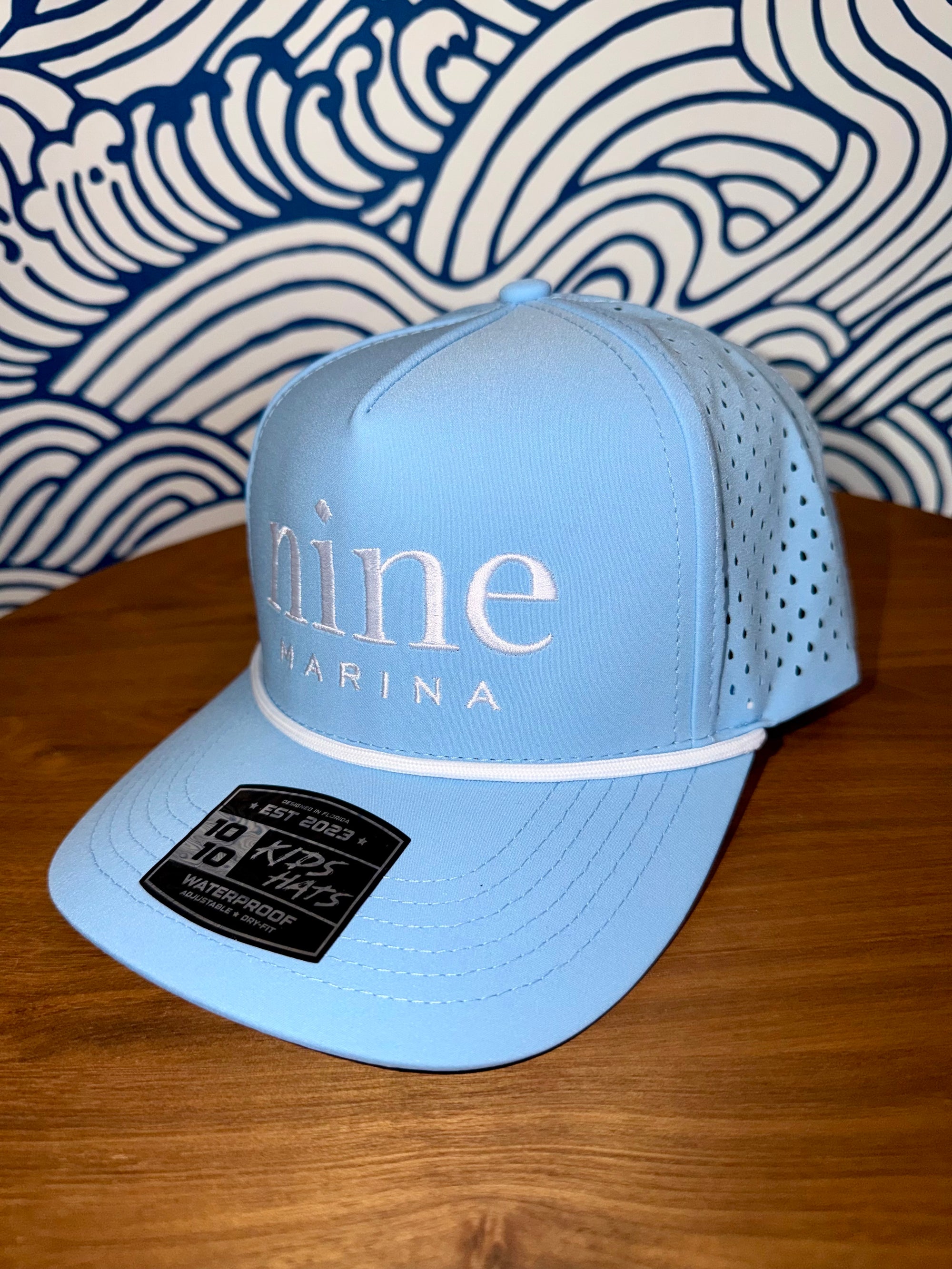 1010/26 - YOUTH HAT WHITE NINE MARINA LOGO EMBROIDERED