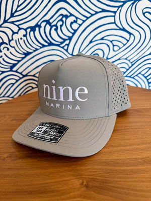 1010/26 - YOUTH HAT WHITE NINE MARINA LOGO EMBROIDERED