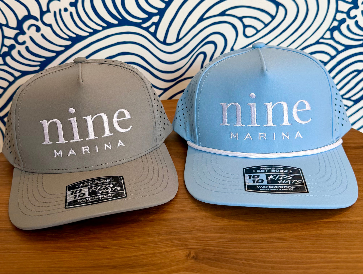 1010/26 - YOUTH HAT WHITE NINE MARINA LOGO EMBROIDERED