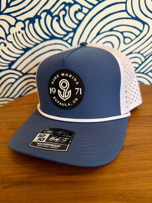 1010/26 - HAT PVC BADGE LOGO BLACK/WHITE