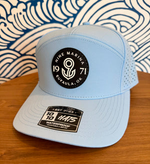 1010/26 - HAT PVC BADGE LOGO BLACK/WHITE