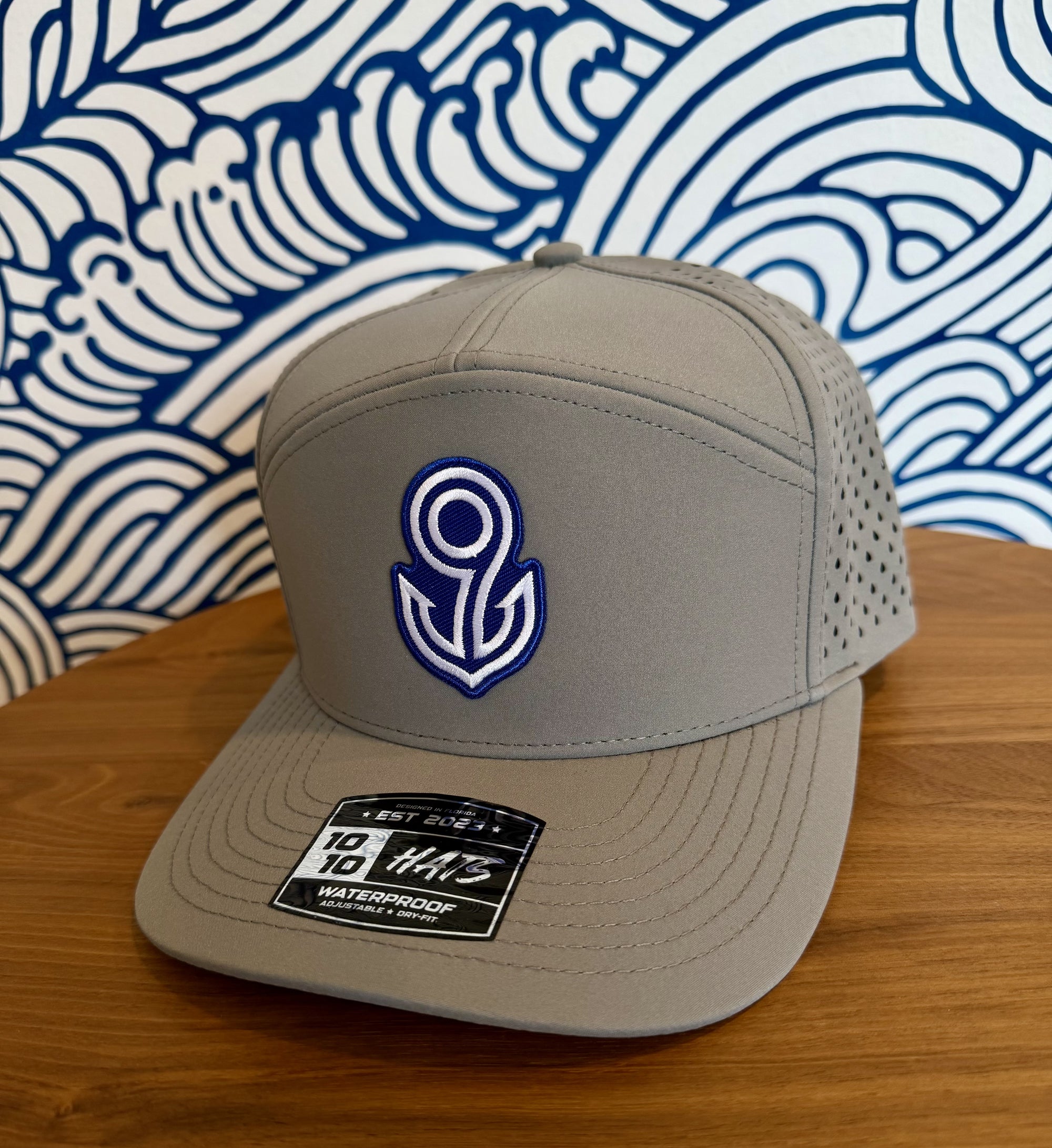 1010/26 - HAT WITH 9 PATCH LOGO