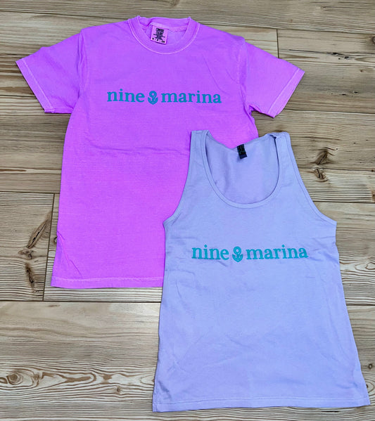 BRANDED TEE - TURQ HORIZONTAL LOGO ON VIOLET/LAVENDER