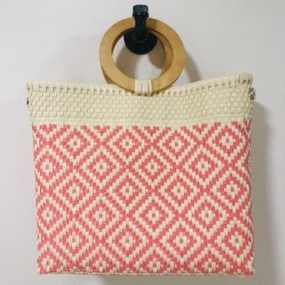 UN PUEBLO MADERA TOTE BONE/CORAL