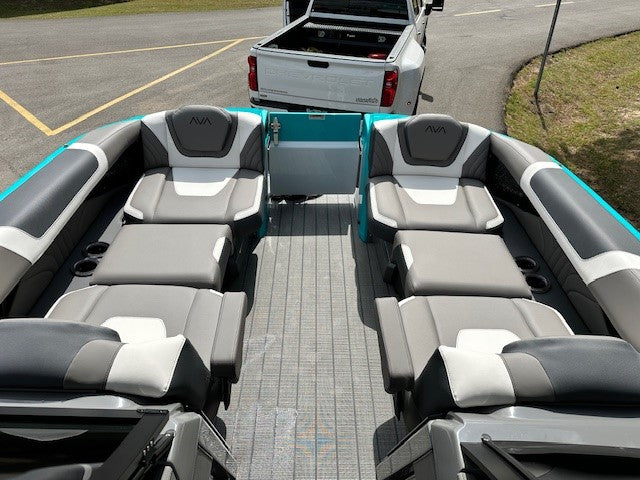 2024 Avalon Excalibur Quad Lounge Windshield