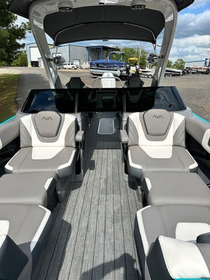 2024 Avalon Excalibur Quad Lounge Windshield