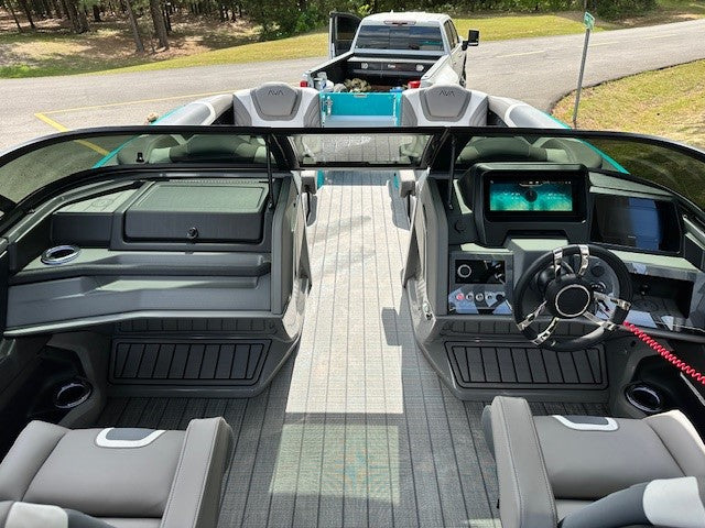 2024 Avalon Excalibur Quad Lounge Windshield